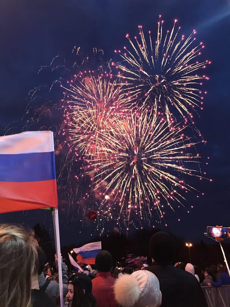 akadem_live's tweet photo. И, конечно, не обошлось без салюта! #ФестивальВесна https://t.co/dcyVVIzeLx