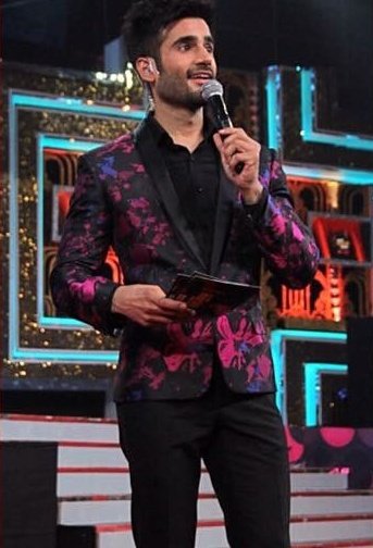 tackerUniverse's tweet photo. More pictures of @karantacker hosting #MirchiMusicAwards !β€ #TackerGallery https://t.co/T6k5T4sVUK