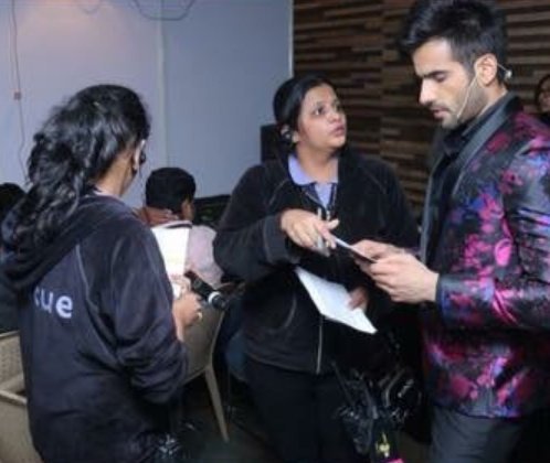 tackerUniverse's tweet photo. More pictures of @karantacker hosting #MirchiMusicAwards !β€ #TackerGallery https://t.co/T6k5T4sVUK