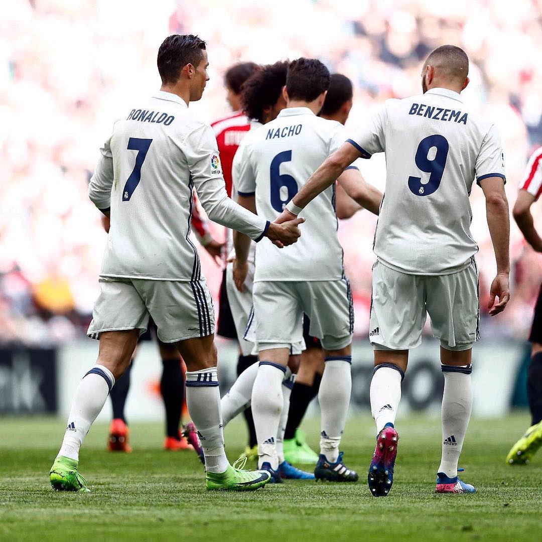 📸 <a href="/AthleticClub/">Athletic Club</a> 1-2 #RealMadrid

<a href="/Cristiano/">Cristiano Ronaldo</a> 🤝 <a href="/Benzema/">Karim Benzema</a>