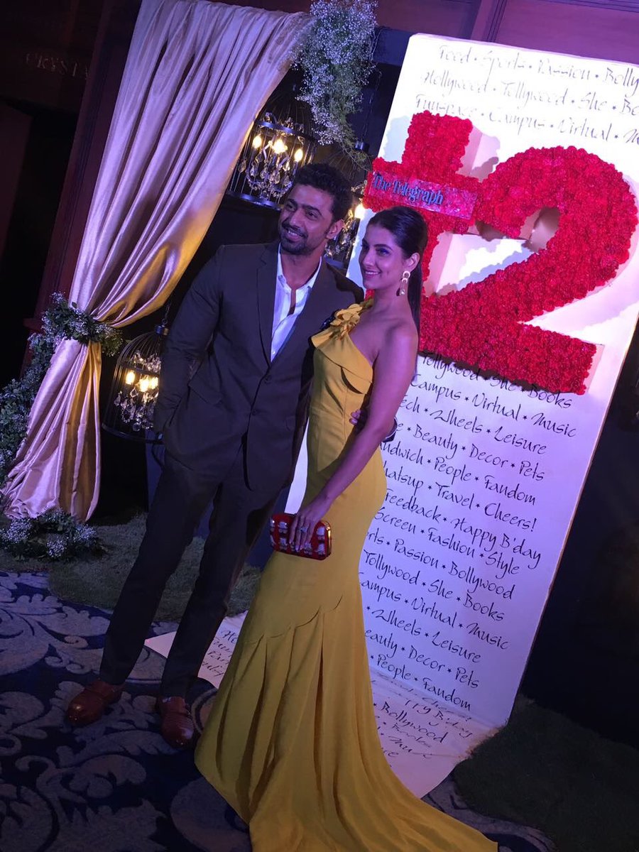 Look who’s walked in at the #t2at10 Awards <a href="/idevadhikari/">Dev</a> with <a href="/RukminiMaitra/">RUKMINI MAITRA</a> ❤️