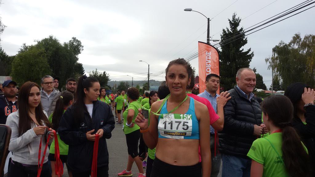 atleticachilena's tweet photo. Geraldine Becerra se queda con el primer en los 15km  #sudamericanomaratonchile2017
#MITA2017
#capitaldeldeporte https://t.co/yXpBvdhB6n