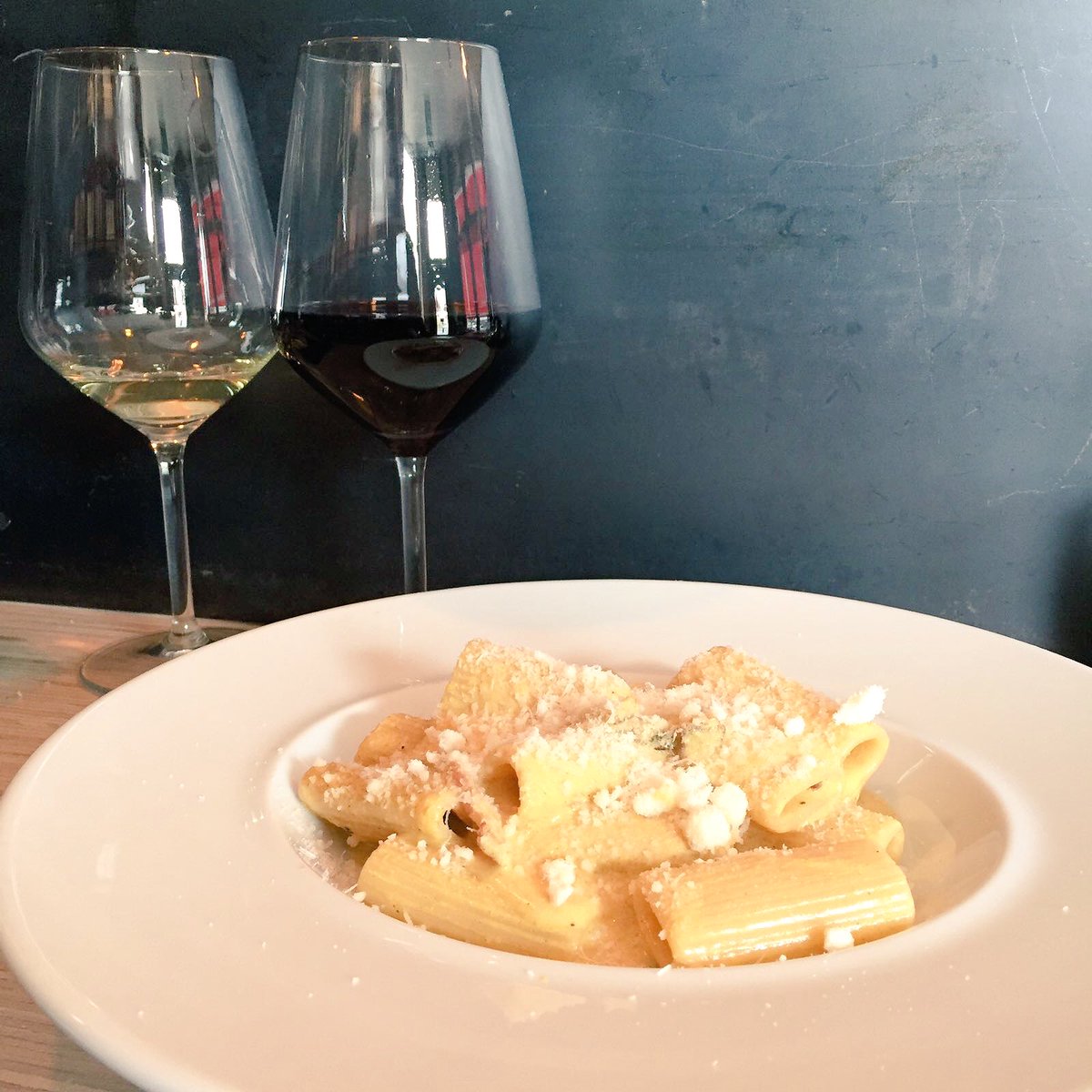jacopofocacci's tweet photo. Lovely #lunch #calice #parsonsgreen #thebest #qualityprice in the area. Very good #wine selection as well. If you are in the area is a must. https://t.co/JdSzWZxGvj