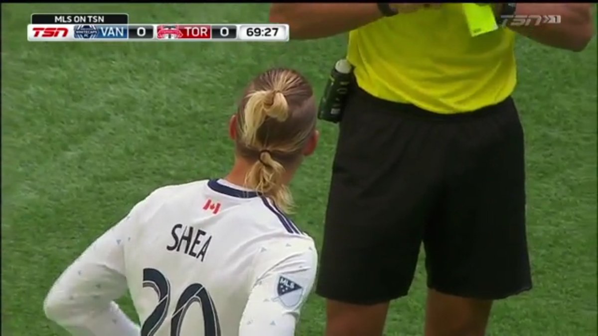 gemprech's tweet photo. Brek Shea vom Toronto FC mit der dämlichsten Frisur seit es Haare gibt. #doublepony https://t.co/LrACvCgyHy