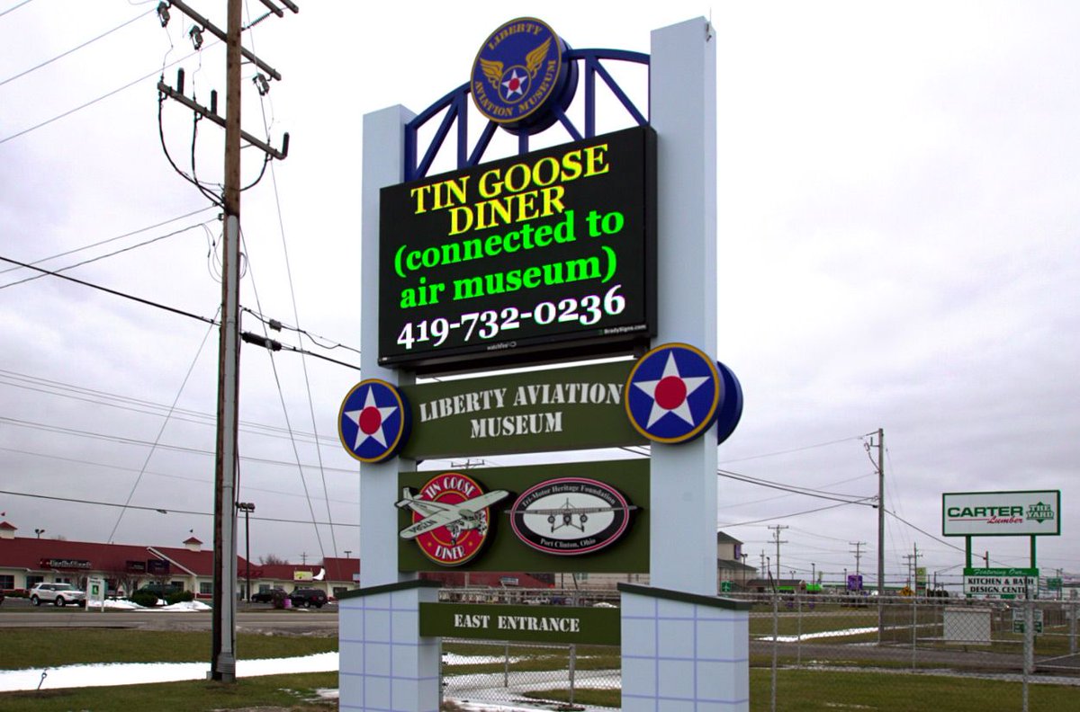 BradySignCo's tweet image. Your #digital #signage must be easy to operate in order to truly maximize its value. buff.ly/2n5IAVQ #ElectronicMessageCenter