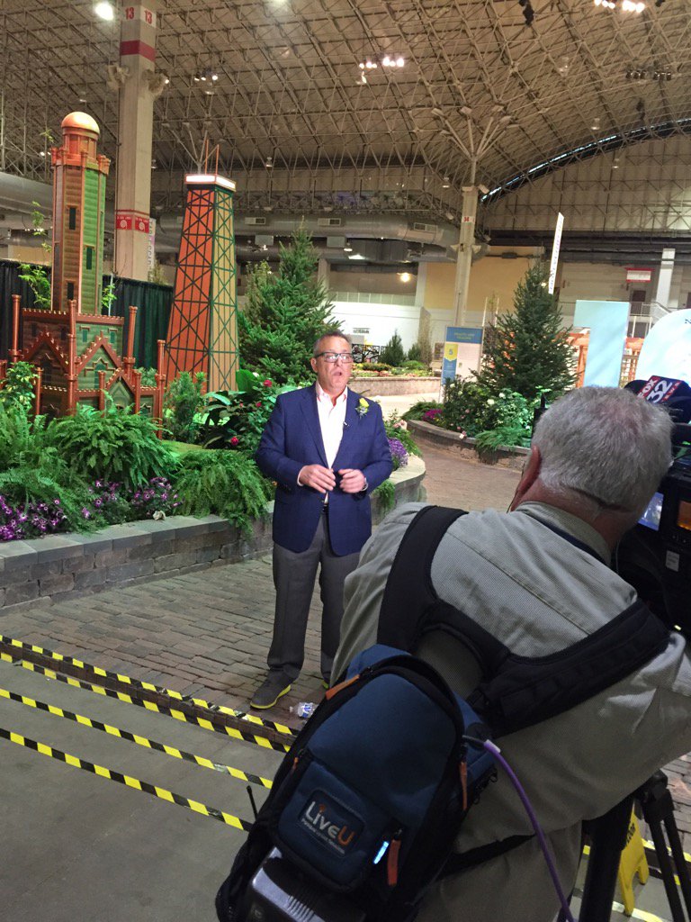 LiliaChacon's tweet photo. We are live at the #chicagoflower show at Navy Pier w @AbruscatoTony and @SylviaFOX32 It's spring! #greenmarkpr https://t.co/2IpjjFHDq0