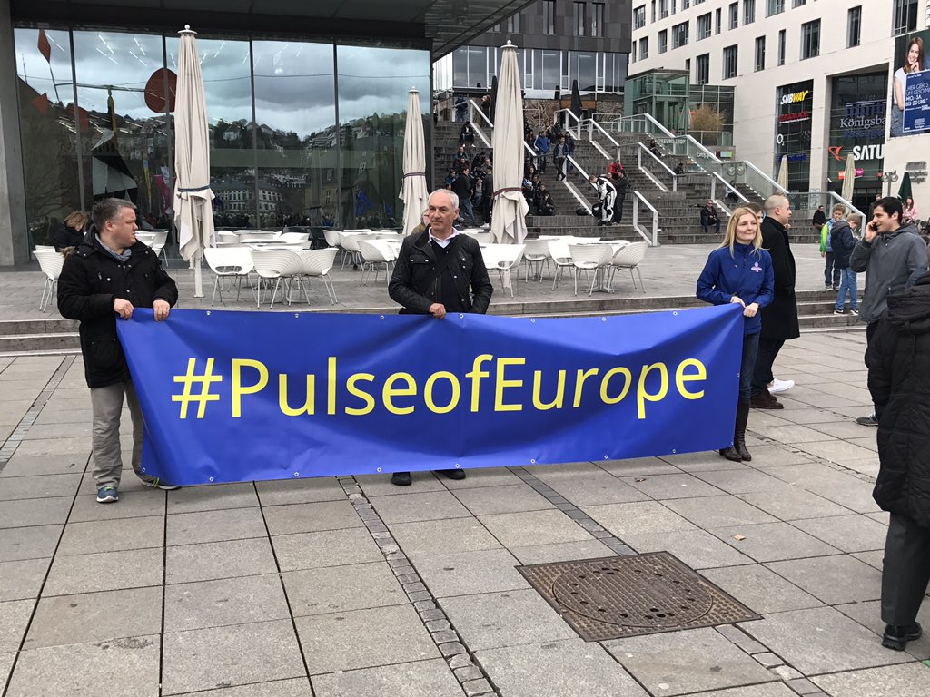 maninthemiddleT's tweet image. Der Puls Europas pulsiert überall, auch ib Stuttgart