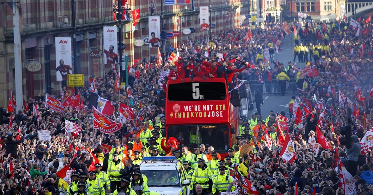 ODDSbible's tweet photo. There's set to be pandemonium on the streets of Manchester tomorrow. https://t.co/9FpEGNLXzD