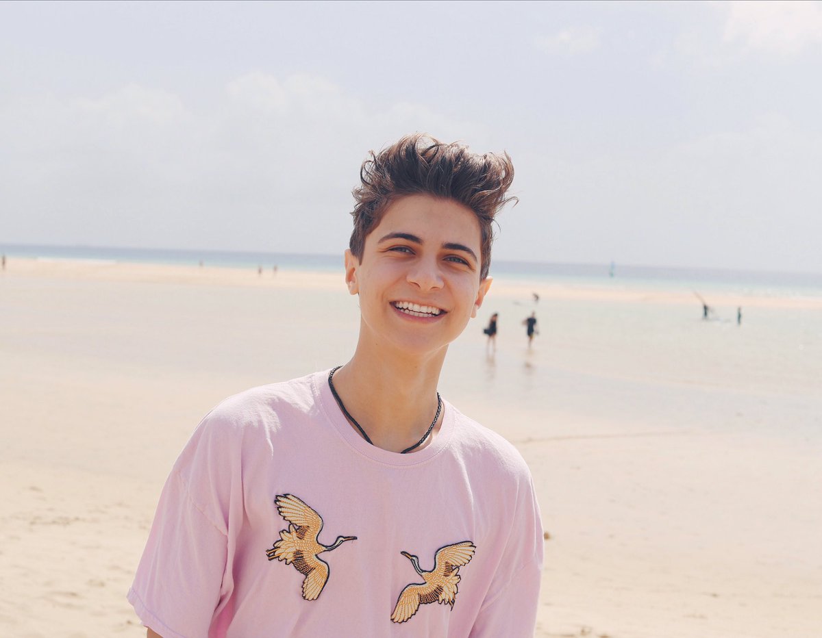 lukasrieger's tweet photo. i am in love with ur smile 😍😊 https://t.co/lmeXhzXj8T