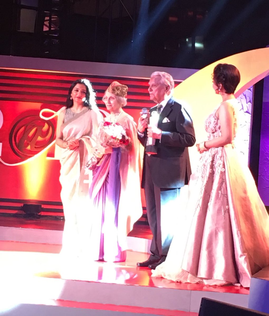 The young-at-heart Naresh &amp; Sunita Kumar receive the #t2at10 Forever Young Award from June