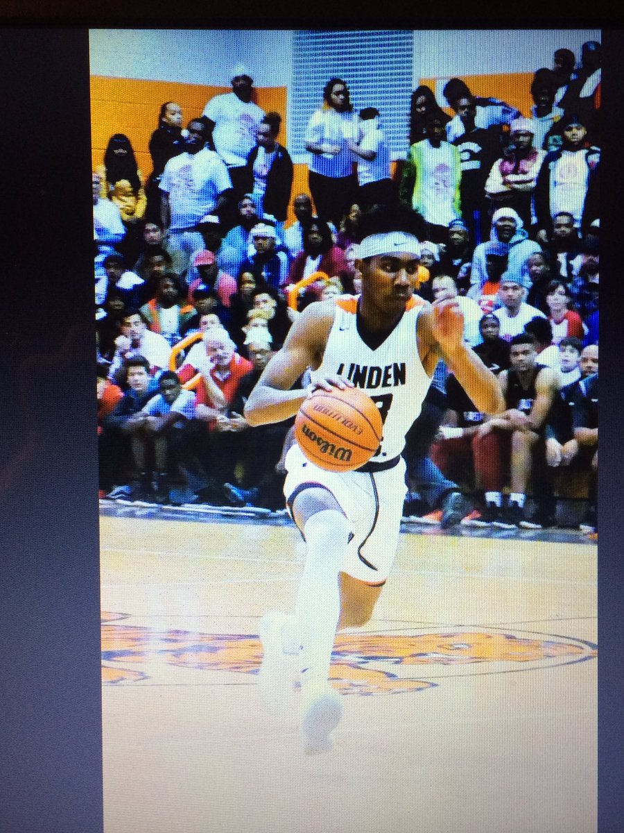 NANNPHOTO51's tweet photo. N2G4 boys basketball final Linden vs Eastside https://t.co/gw4myVVoJG #njboysbasketball #lindenhs #eastsidehs https://t.co/UibnqvUaDw