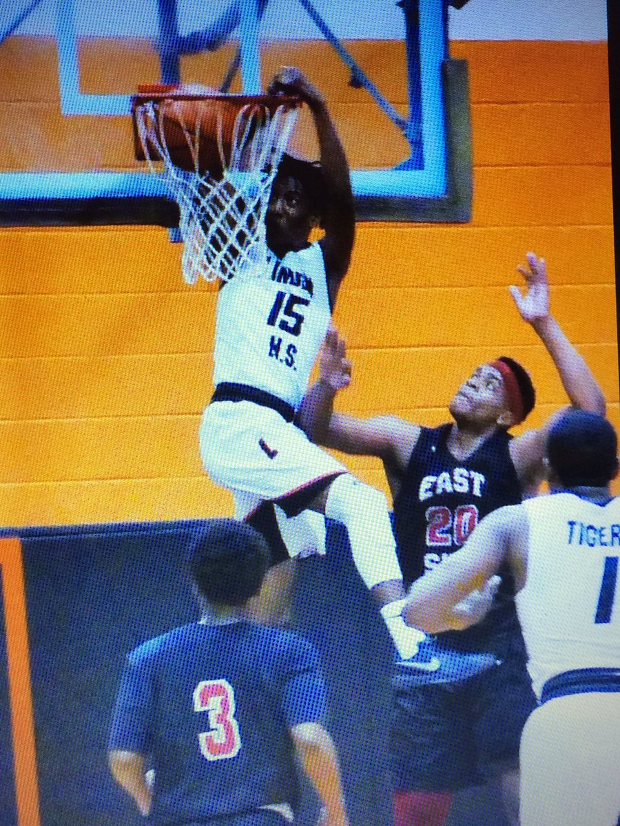 NANNPHOTO51's tweet photo. N2G4 boys basketball final Linden vs Eastside https://t.co/gw4myVVoJG #njboysbasketball #lindenhs #eastsidehs https://t.co/UibnqvUaDw