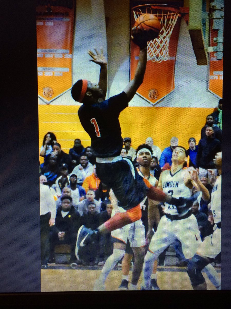 NANNPHOTO51's tweet photo. N2G4 boys basketball final Linden vs Eastside https://t.co/gw4myVVoJG #njboysbasketball #lindenhs #eastsidehs https://t.co/UibnqvUaDw