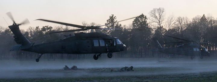 Strike_Hold's tweet photo. .@82ndCAB drops off Devil scouts to position themselves before maneuver elements go thru CALFEX lane. #Training #SundayMorning #usarmy https://t.co/zGIK1J7iat