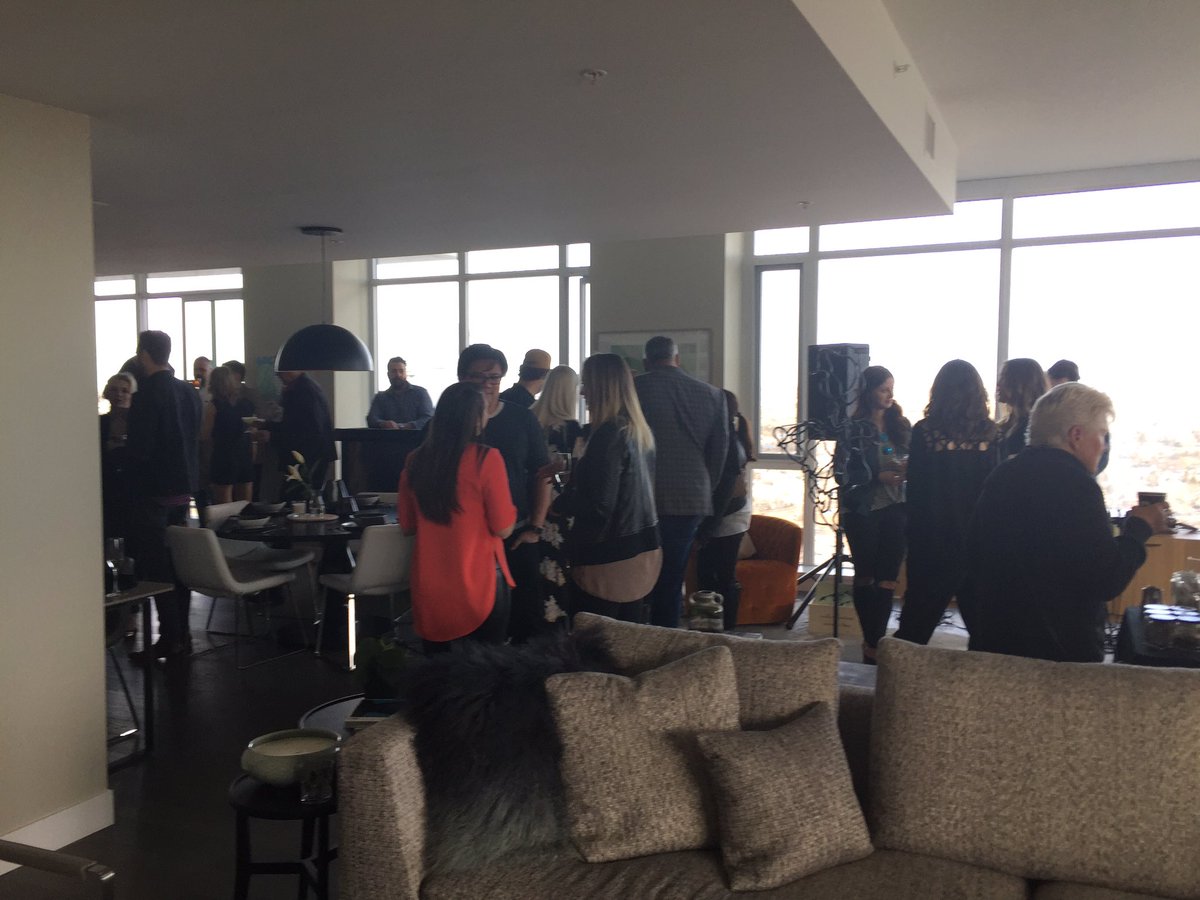livingbetter2_'s tweet photo. Uber-chic! Sub-penthouse suites unveiled at The Guardian. Gorgeous art- Reflektor- by Ric Kokotovich. @guardiantower #paramountsuites #yyc https://t.co/baffAKACmZ