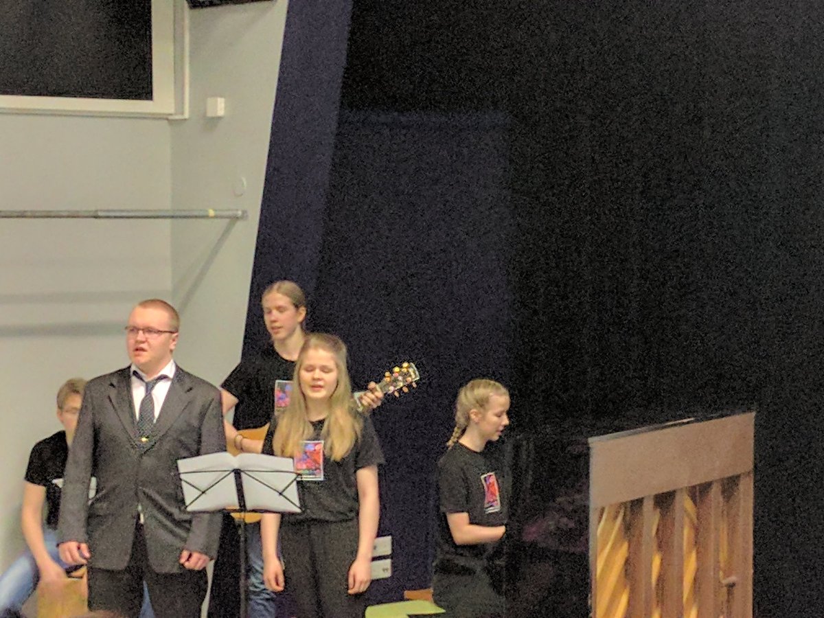 Juvankunta's tweet photo. "Olen juvalainen" Juvan juhlagaalassa #juva575 https://t.co/MSYb7q50Wl