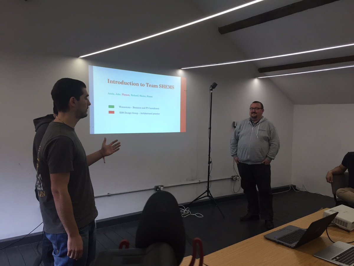 henryfenbytaylo's tweet photo. Team Shem demonstrating how sensors and data can manage risk and activities on site #hackAPS https://t.co/P3CCZgvuoa