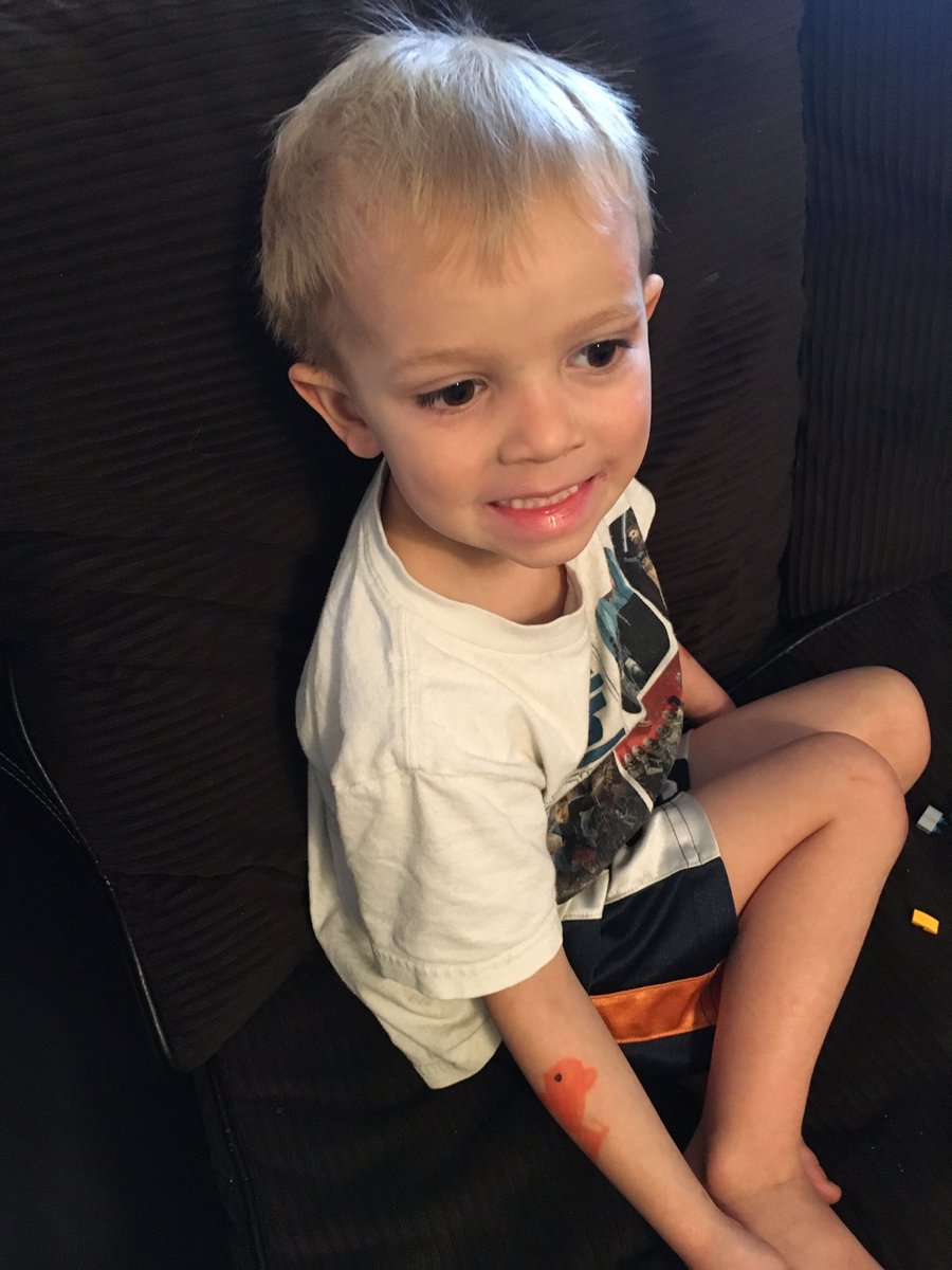 moriahwhitlow4's tweet photo. my little bro watching scary movies = the hardest i've laughed in a while https://t.co/fInOjkdFq5