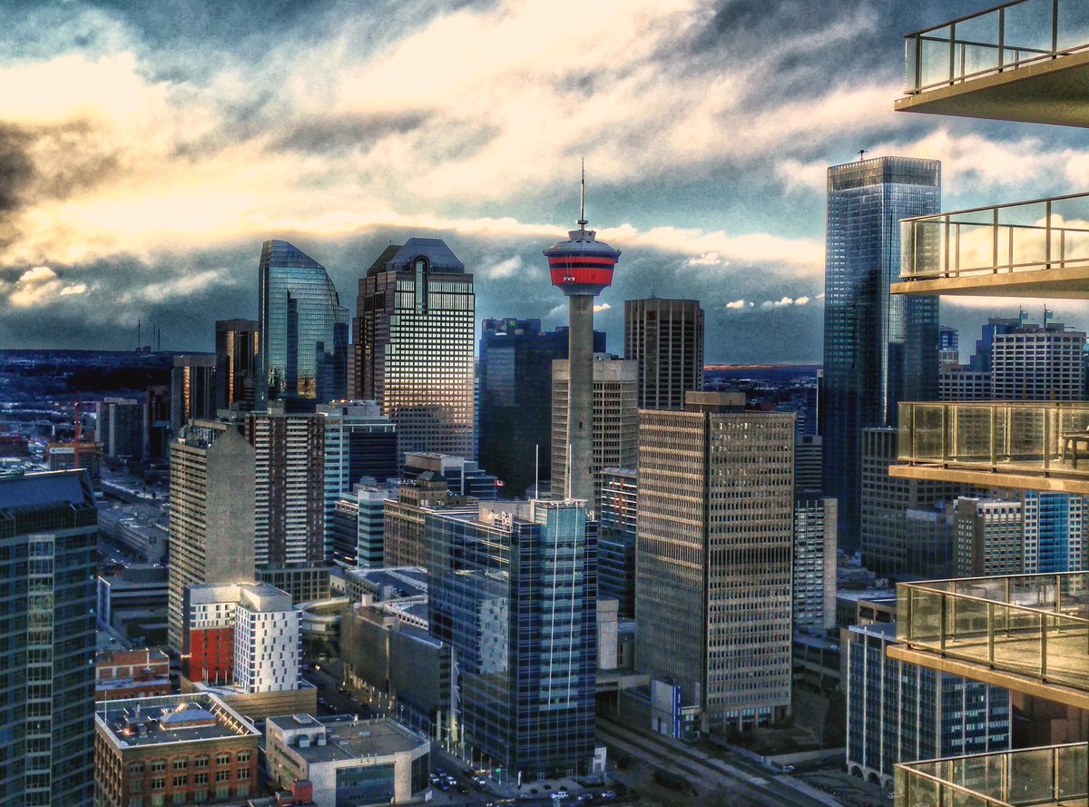 cmcalgary's tweet photo. Remembering the view from @guardiantower #ParamountSuites last night at sunset. The suite itself was insane but those views... 😍 #yyc https://t.co/KfFfJqpQ3U