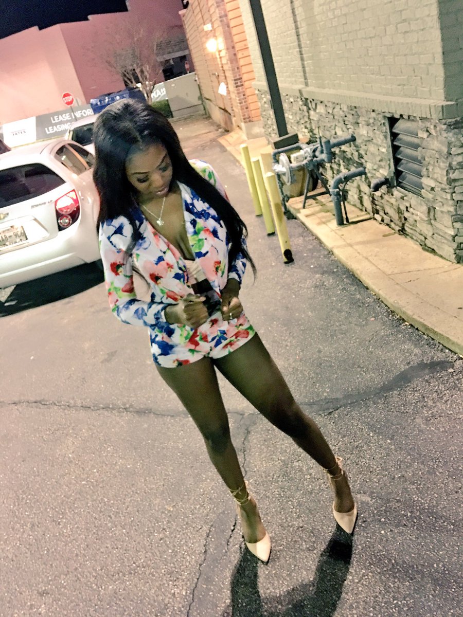 _bossdoll's tweet photo. HOES lock up when I pop up🤣👅🏁 https://t.co/gcv7WoA9eA