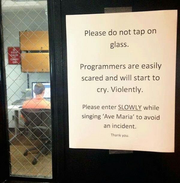 YouHadOneJ0B's tweet photo. Please don't tap the glass. https://t.co/875NHNQzZL
