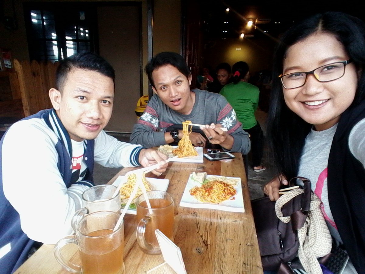 ghanz_sadewa's tweet photo. Kuliner tipis-tipis Bray.. MIE DJOEDES Stand Jl.PB SUDIRMAN PARE KEDIRI JAWA TIMUR

MAANTAAAAAPPPP.... https://t.co/Xpz8GtmrRv