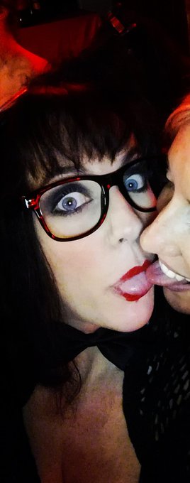 Coucou mes ch&eacute;ris ! Hummm j'adore sa langue ! Rt si tu aime cette photo ! #tongue #kiss #libertine https://t<a href="/tag/kiss"class="tags"><span>#kiss</span></a><a href="/tag/tongue"class="tags"><span>#tongue</span></a><a href="/tag/libertine"class="tags"><span>#libertine</span></a>