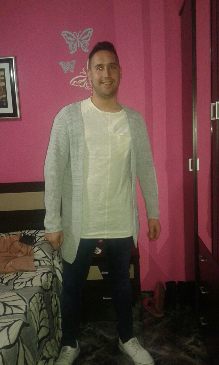 Joseangelruiza2's tweet photo. Gracias a todos por vuestros comentarios en first dates y alos envidiosos que os den asi soy yo la camaras engordan #FirstDates284 https://t.co/GJnvV0jQSK