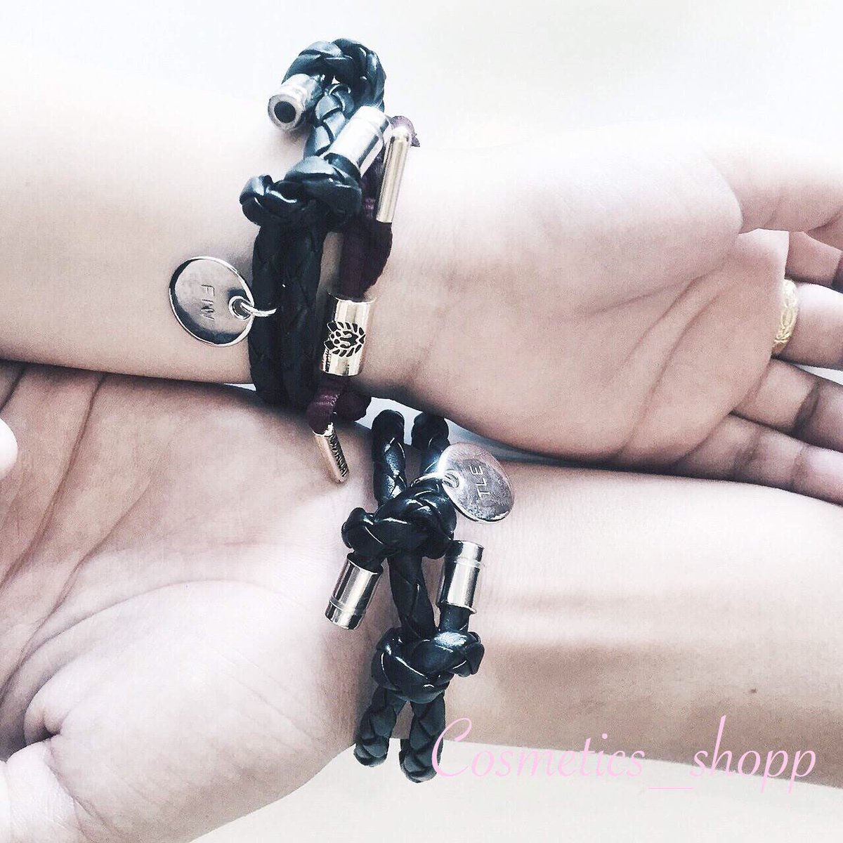 cosmetics_shopp's tweet photo. ✨พร้อมส่ง✨
ข้อมือหนังเทียม 
ราคา280฿ #pnnaccessory https://t.co/ktP20lzhTG