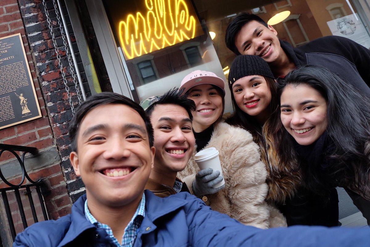 yaaabbbsss's tweet photo. Day 6: Ended up having a chill day before the conference and decided to have Artichoke Pizza and Momofuku! #aNYversary #Chipaz https://t.co/DdfITqRqWs