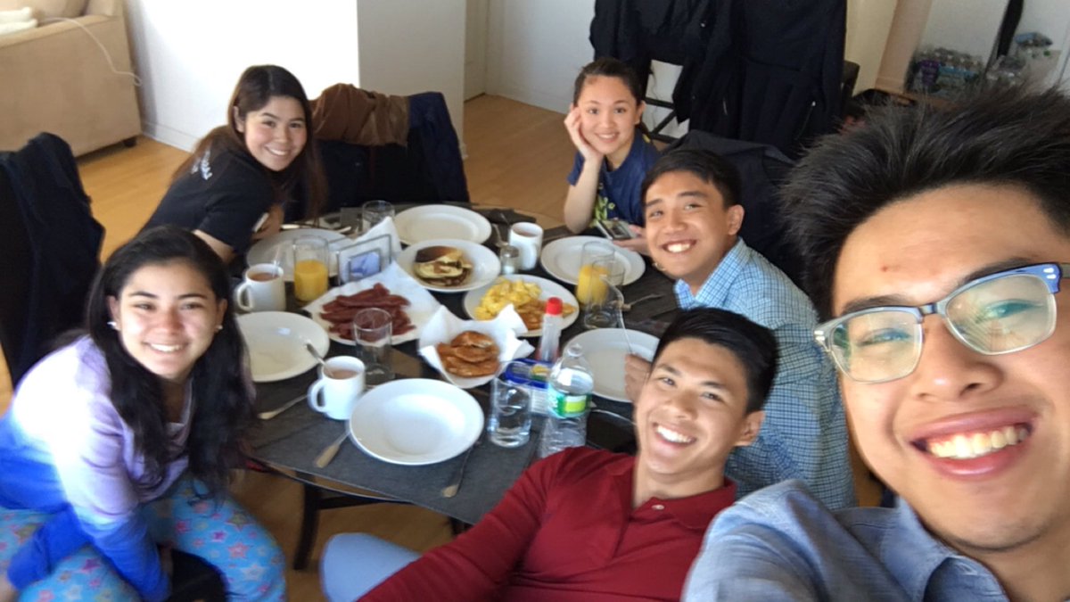 yaaabbbsss's tweet photo. Day 6: Ended up having a chill day before the conference and decided to have Artichoke Pizza and Momofuku! #aNYversary #Chipaz https://t.co/DdfITqRqWs