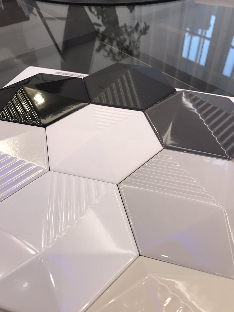 DecorMyynti's tweet photo. Moderni esagono laatta-koko, muoto ja kolmiulotteisuus👌😍 #laatat #esagono #laattamyymälä #sisustus #helsinki #tiles #interiordesign #decorh https://t.co/jWVBNXCqO8