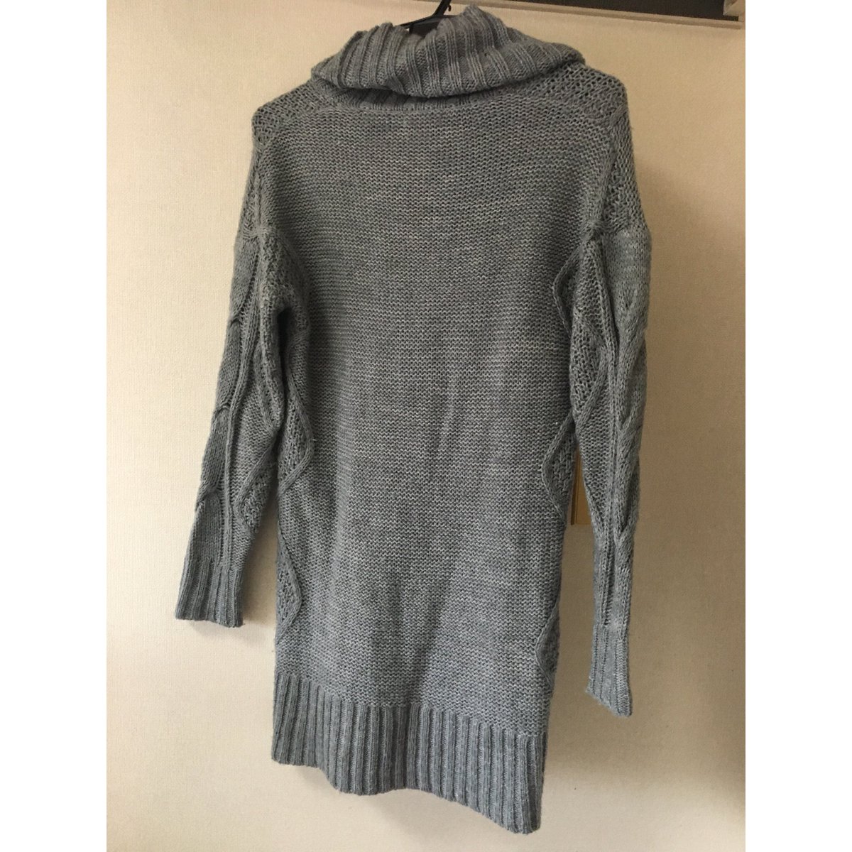 ___freemarket's tweet photo. 【ノーブランド】サイズFree

オフタートルネック ニットワンピース
お色／ グレー

【状態】普通 used品....着用回数2回のみで、とても綺麗です。
→ 汚れ 毛玉 なし

1500円 https://t.co/H9eGNi7CLl