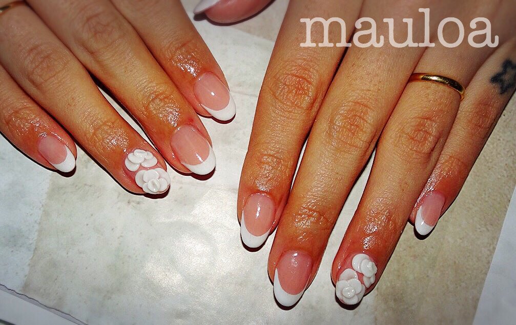Mauloa 白フレンチ 3dフラワー ありがとうございました ネイル 春ネイル スプリングネイル 春ネイル17 富田林 結婚式ネイル シンプルネイル オフィスネイル 白フレンチ バーチャルフレンチ カメリアネイル エンボスネイル