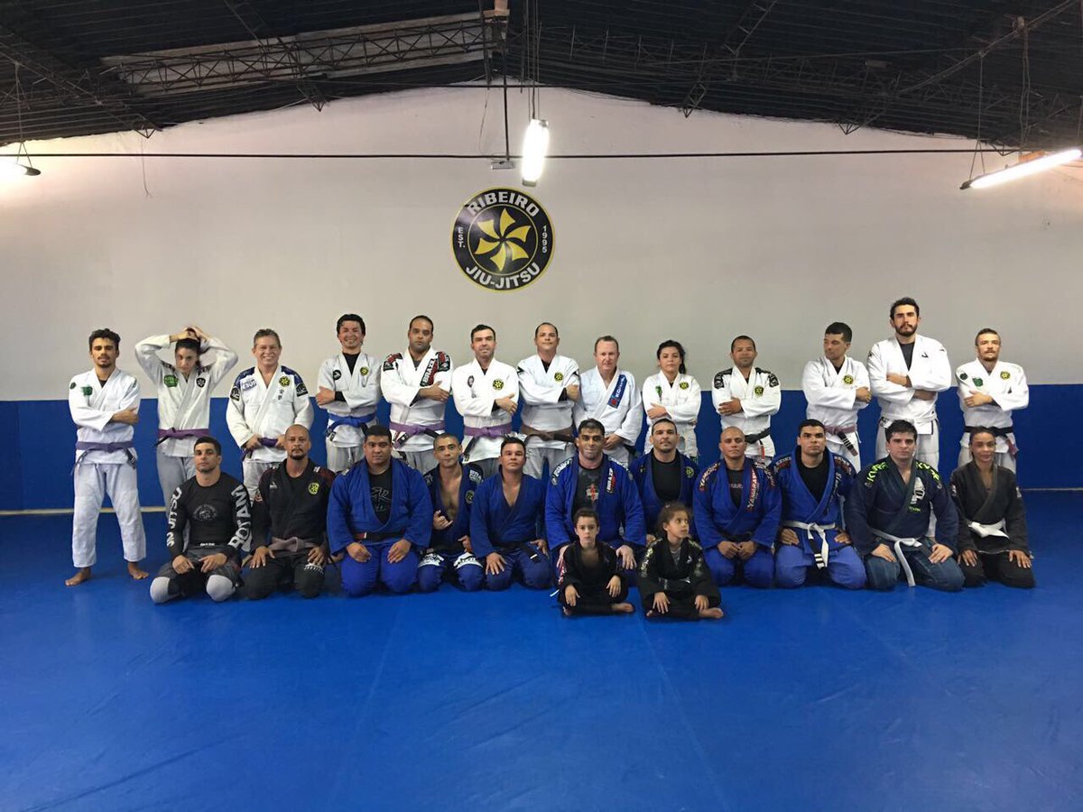 MarcusViniBJJ's tweet photo. Muito muito feliz em fazer parte desse time através do Mestre Emerson Gusmão @EMERSONGUSMAO !!! Sábado de treino na toca do coyote! https://t.co/eqzqTSH1RA