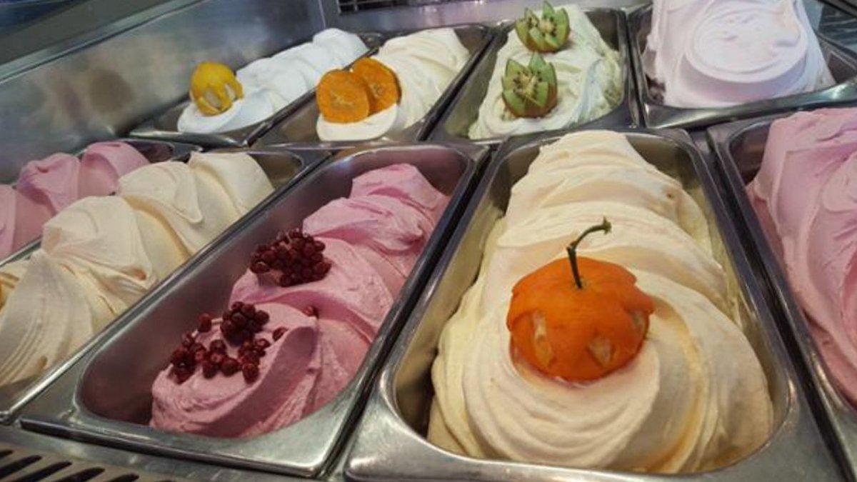Capogiro's tweet photo. Weekend flavors are the best flavors! #alpineberry #satsuma #melograno #caporittenhouse https://t.co/K7FJ5igw2f