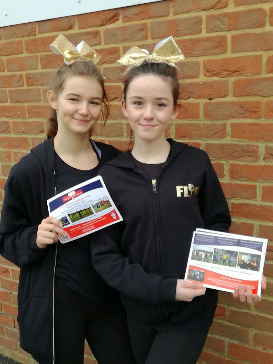 HampshireFA's tweet image. Our Cheerleaders promoting the @HampshireFAYPF Football Futures conference @alton_fc #hfacups