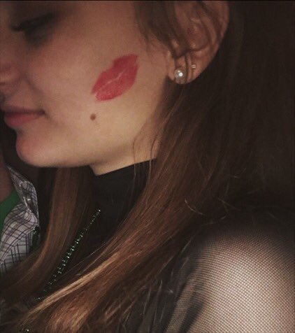 juliem228's tweet photo. Kisses from a couple sw(uite)ies, and getting to spend a whole weekend with some great pals, love u guys so freakin much πππ #StOneysDay https://t.co/BLav5ItWF9
