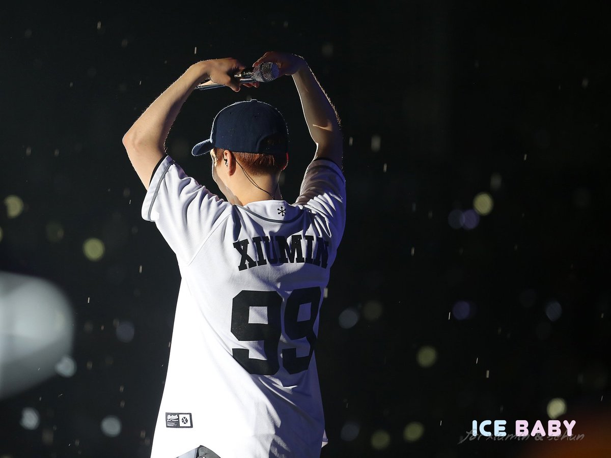 icebaby9094's tweet photo. 170318 EXOrDIUM in Malaysia #민석 #시우민 #XIUMIN
그 날, 그 시간 우리가 사랑했던 사랑��고있는 
앞으로도 사랑할 99번 오빠.. ( 감성촉촉해진..ㅠㅠㅠㅠㅠ ) https://t.co/Vmz402FHkp