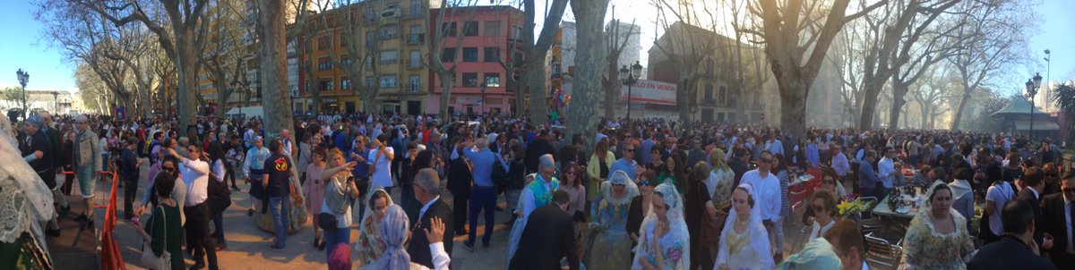 Si resulta que un dia tan significatiu com la Baixada de Sant Josep de les #fallesXàtiva és diumenge, trobem aquesta meravellosa estampa.