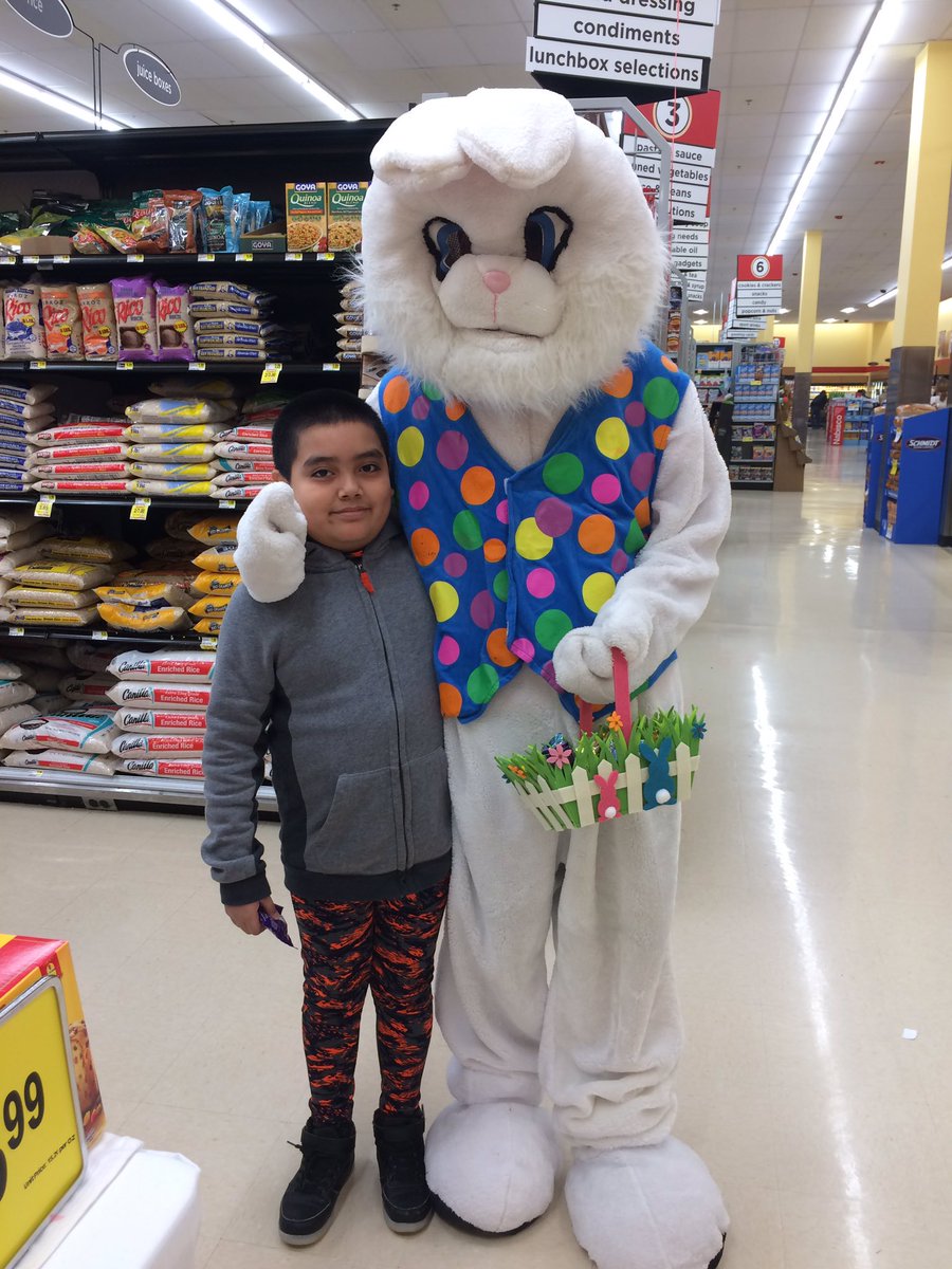 emdsales's tweet photo. Come join us for a sample of Bauducco Panettone and meet the Easter bunny today until 2:00 pm🐰@bauduccofoods https://t.co/oD1wz52Dqg