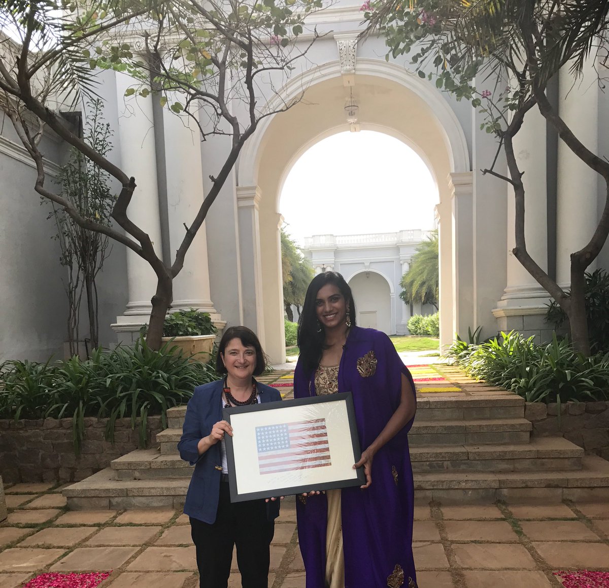 Pvsindhu1's tweet photo. It was such a great pleasure to meet the US consulate general and have a cup of tea with her.thank you mam🙏🏻 😊@USCGHyderabad https://t.co/1dt4TQ7K3I