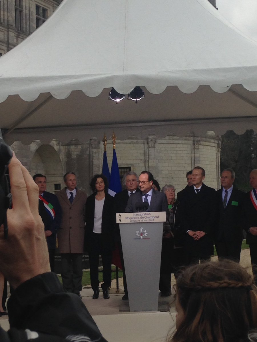 MerylSerthelon's tweet photo. En direct de l'#inauguration des #jardins de #Chambord par le #President de la République. @LaRenaissance41 est sur place https://t.co/R3NqZnGsZN