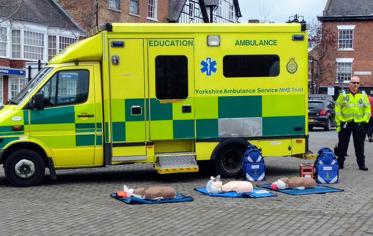 RiponCityKen's tweet photo. @RiponCFR @DiscoverRipon A big thank you to our responders and paramedics for yesterday,great to see children getting hands on #LifeSkill 🚑💟 https://t.co/uisTU7wgUR