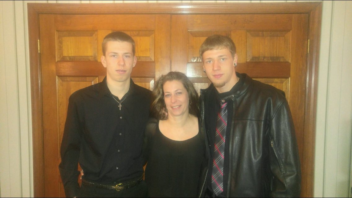 niessen_michael's tweet photo. Me my mom and my brother https://t.co/TQfN5vudAT