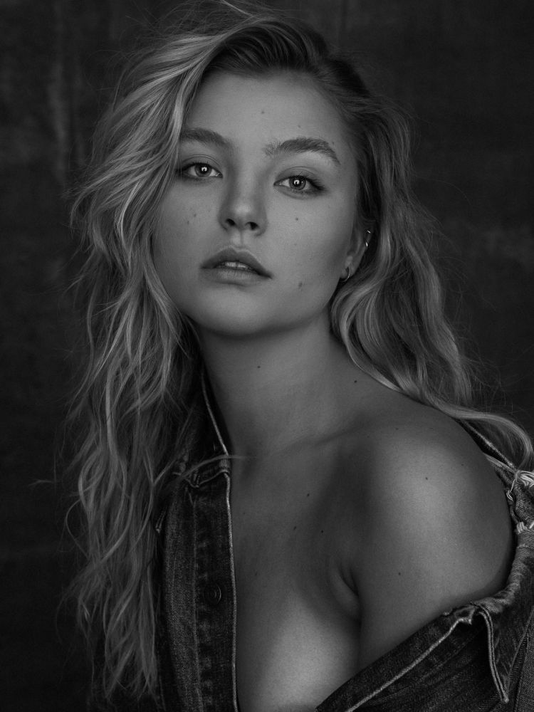 NewsHilbert's tweet photo. Rachel by Nick Suarez https://t.co/oRsU7CYHja