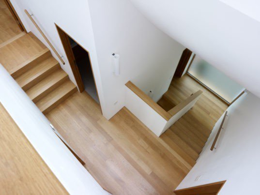 KasSmiley's tweet photo. Zero-carbon home generates income by making more energy than it needs
https://t.co/2YNQNfTr6W https://t.co/MBU6MPt6Oe
