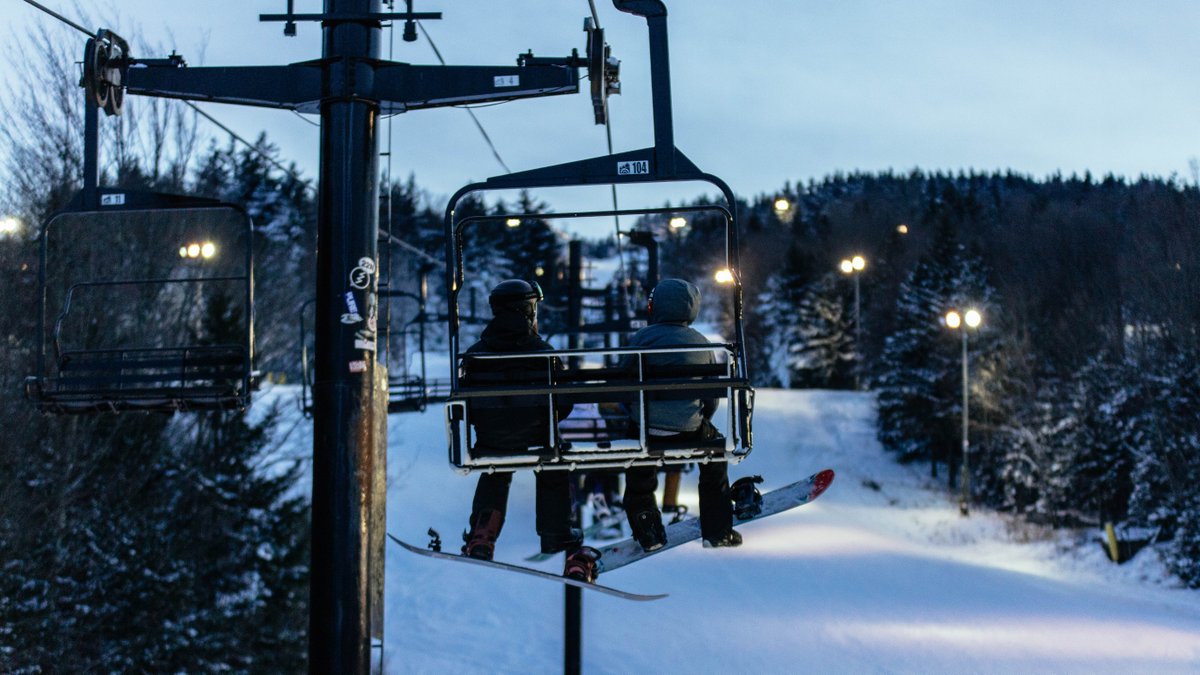 CorduroyInn's tweet photo. On Monday, March 20th, Snowshoe is welcoming the first day of SPRING with $20 Lift Tickets.  Happy SPRING  skiing everyone! https://t.co/J1ffEpN20X