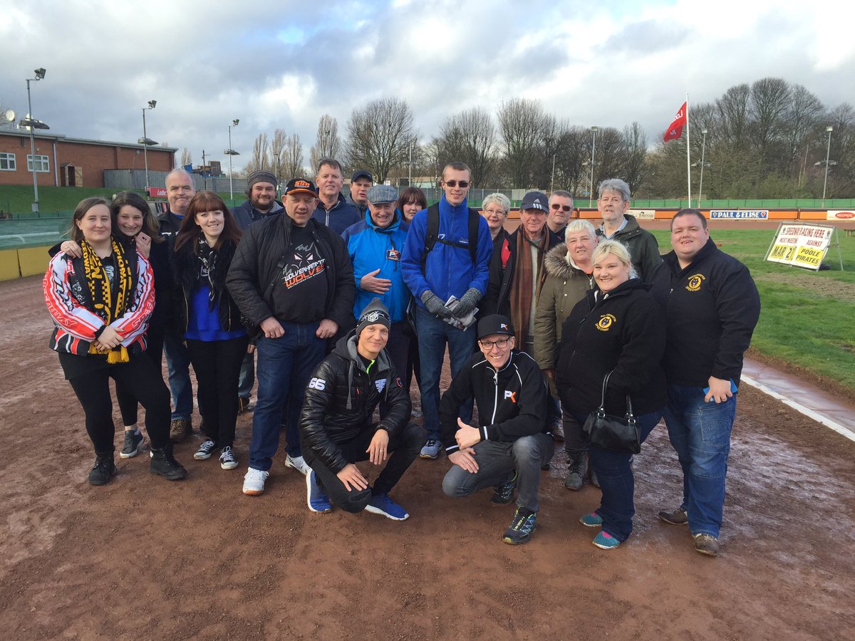 PeterKarlssonPK's tweet photo. Fantastic experience for these lucky supporters - an exclusive track walk with two of the Monmore Masters Freddie and PK! https://t.co/wcOfmrUsVi