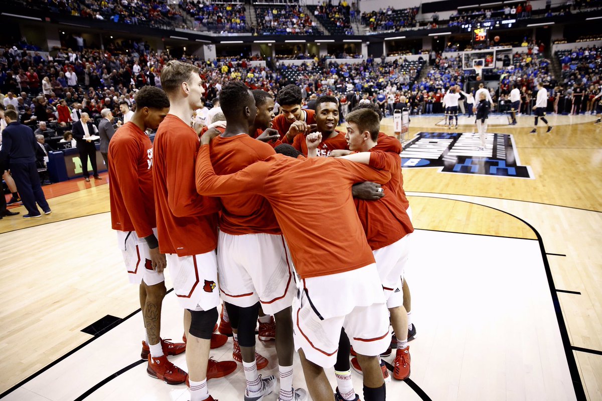 GoCards's tweet photo. Game time. Here we go! #L1C4 #MarchMadness https://t.co/7YkC7vmoaC